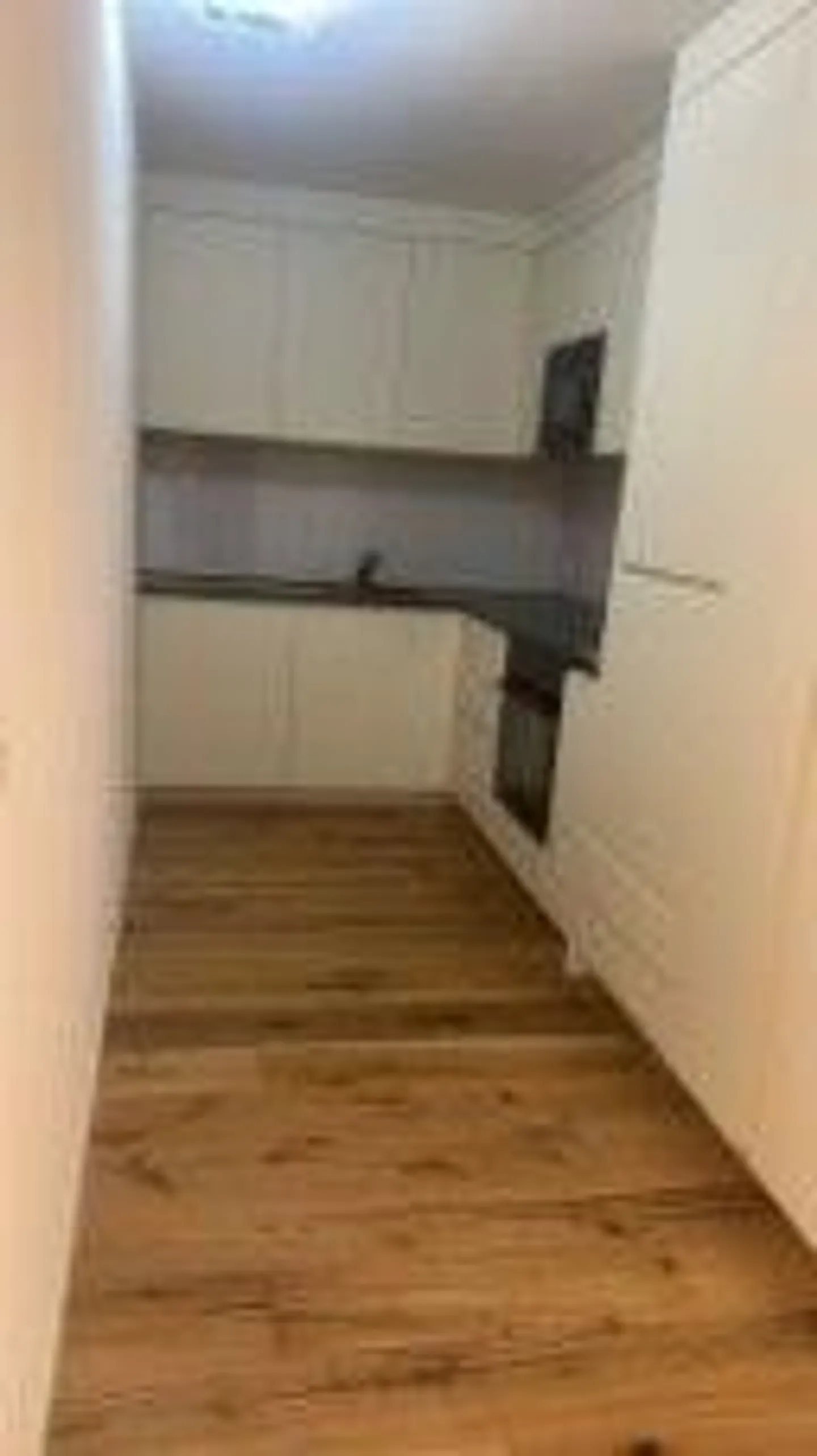 Stylish living in the heart of Basel – Completely renovated 2.5-room apartment - Photo 4 of 8