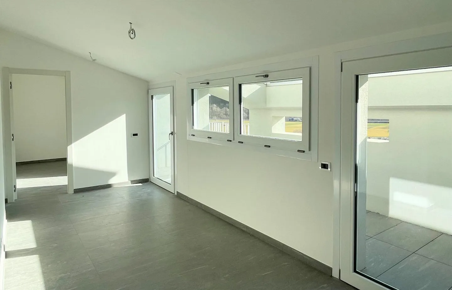 Penthouse apartment in a very quiet and sunny area - Photo 8 of 11