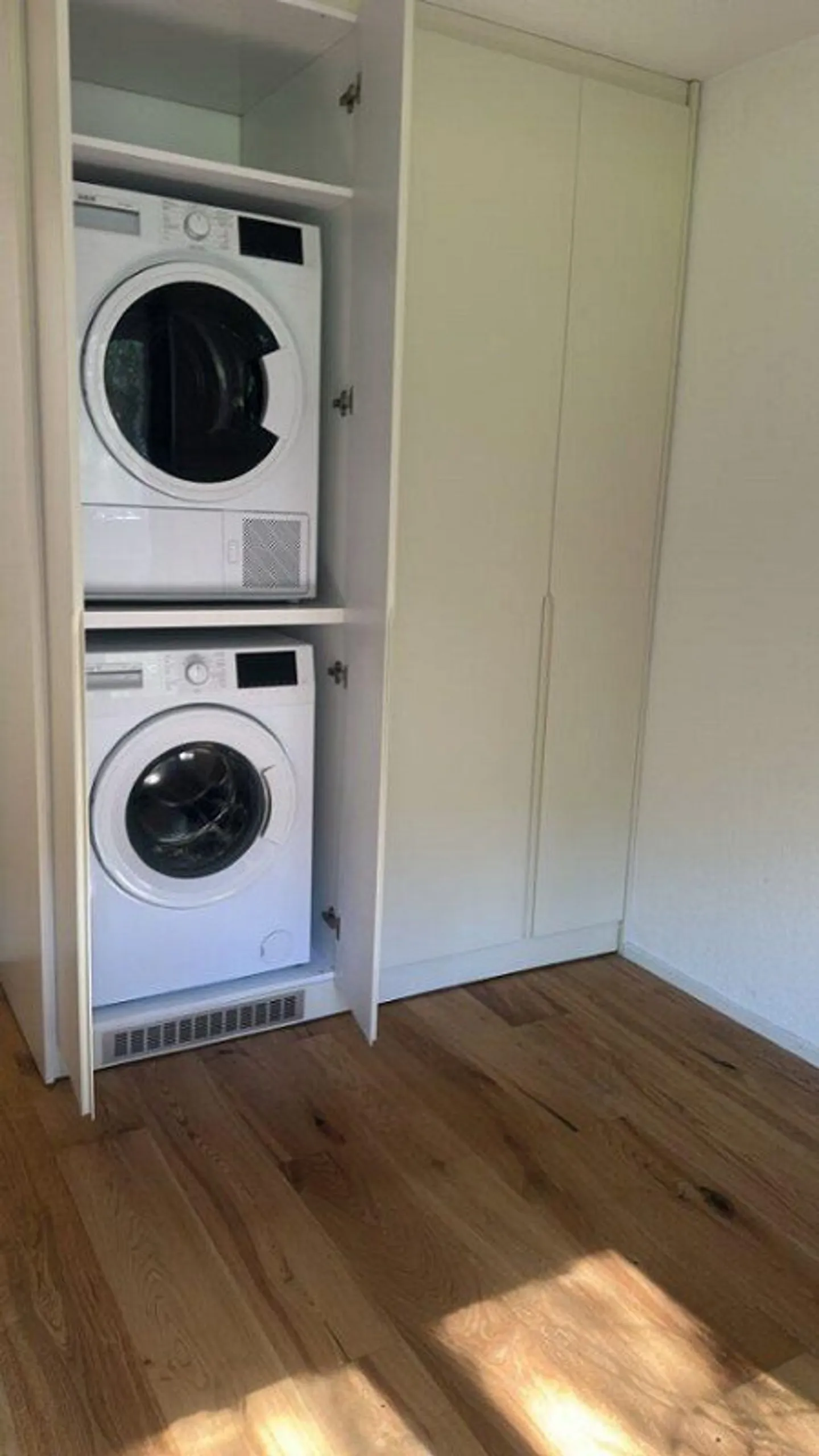 Stylish living in the heart of Basel – Completely renovated 2.5-room apartment - Photo 8 of 8