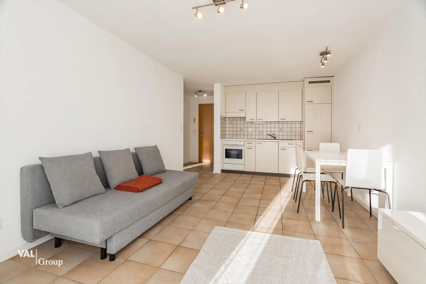 Furnished 2.5-room apartment - quiet and with a dream view - Photo 5 of 11