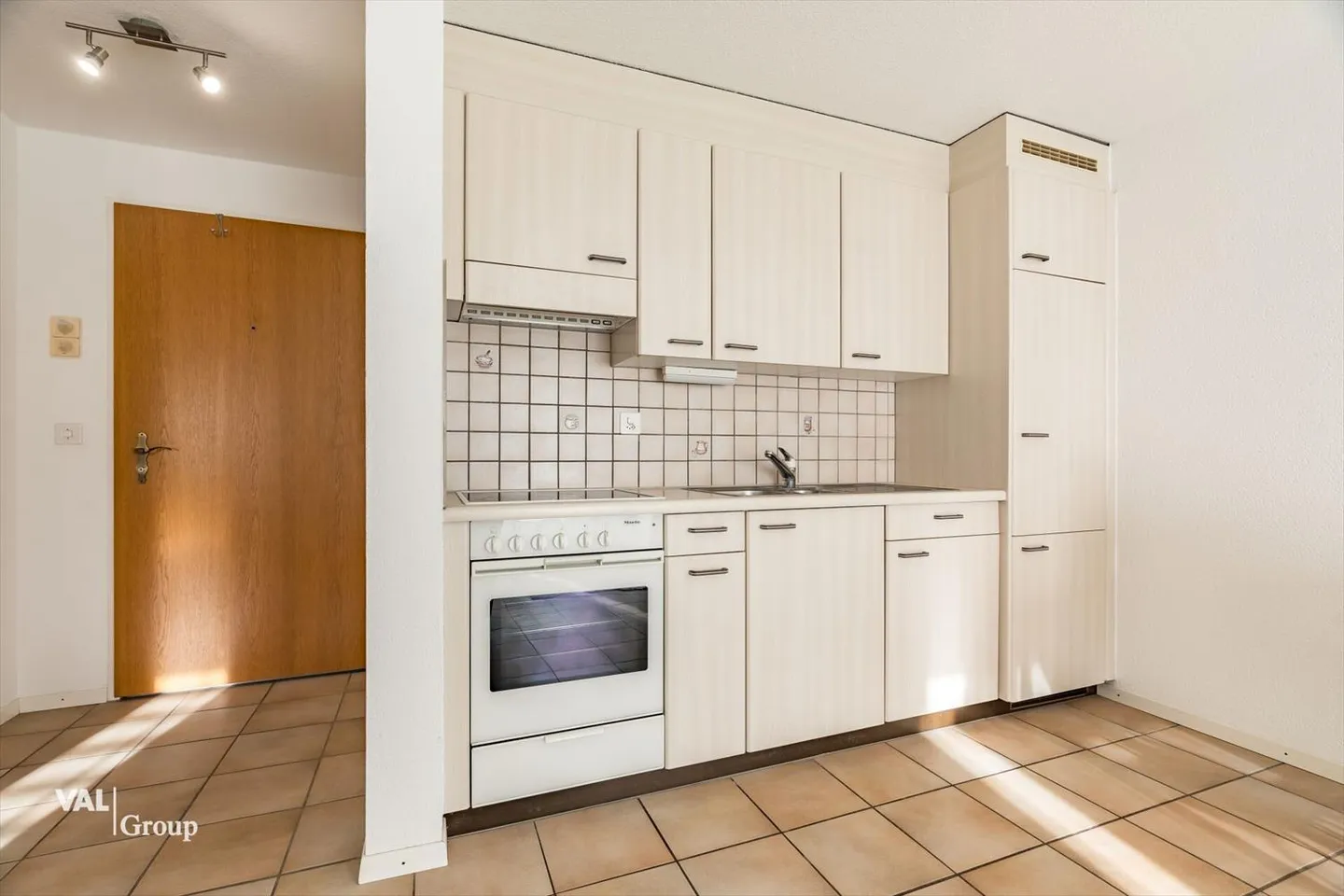 Furnished 2.5-room apartment - quiet and with a dream view - Photo 7 of 11