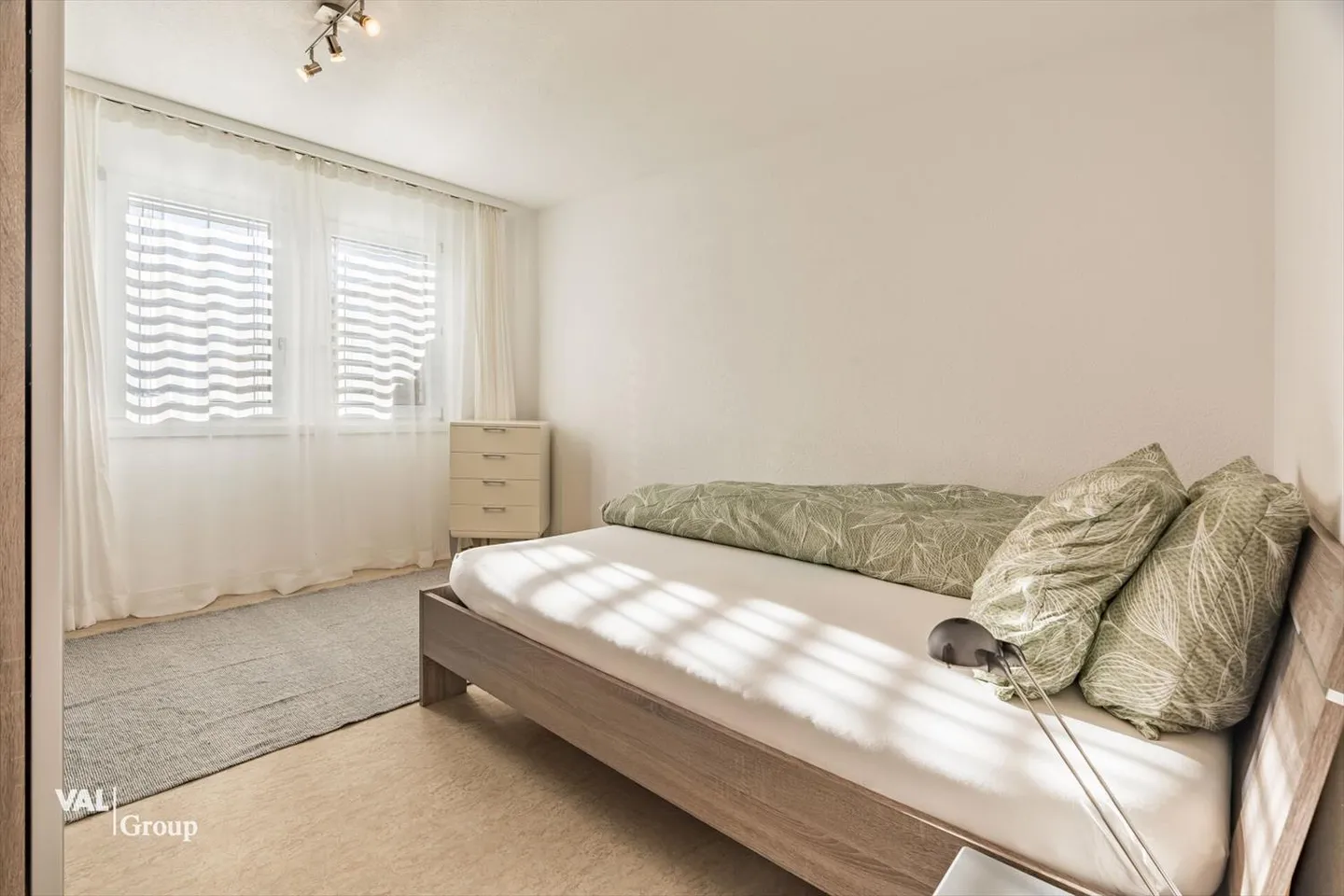 Furnished 2.5-room apartment - quiet and with a dream view - Photo 8 of 11