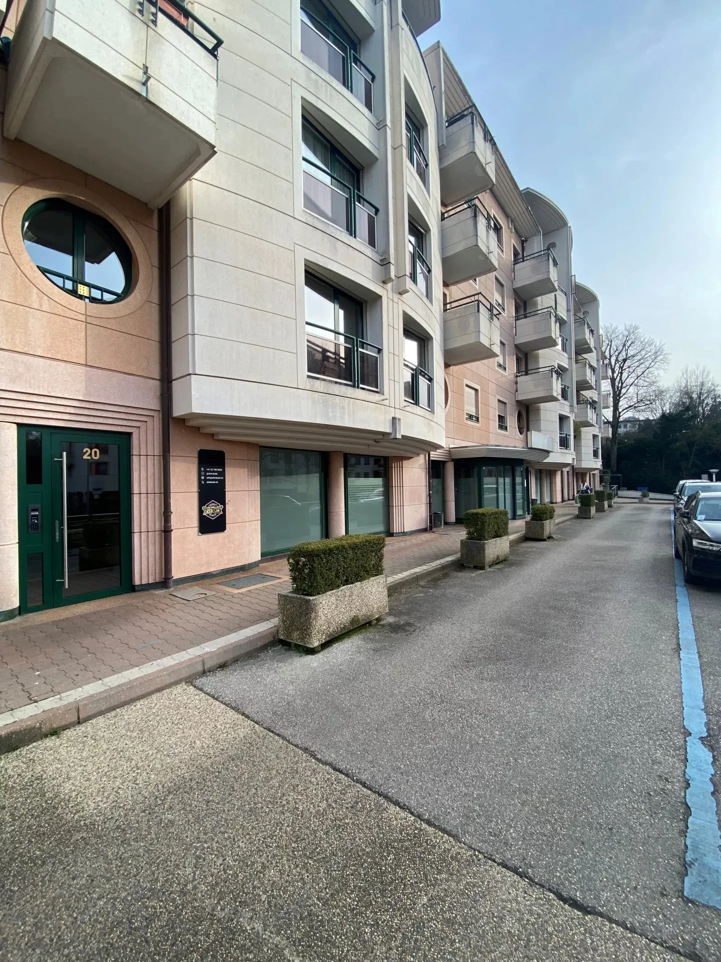 Espace de Bureau Spacieux - Photo 2 sur 13