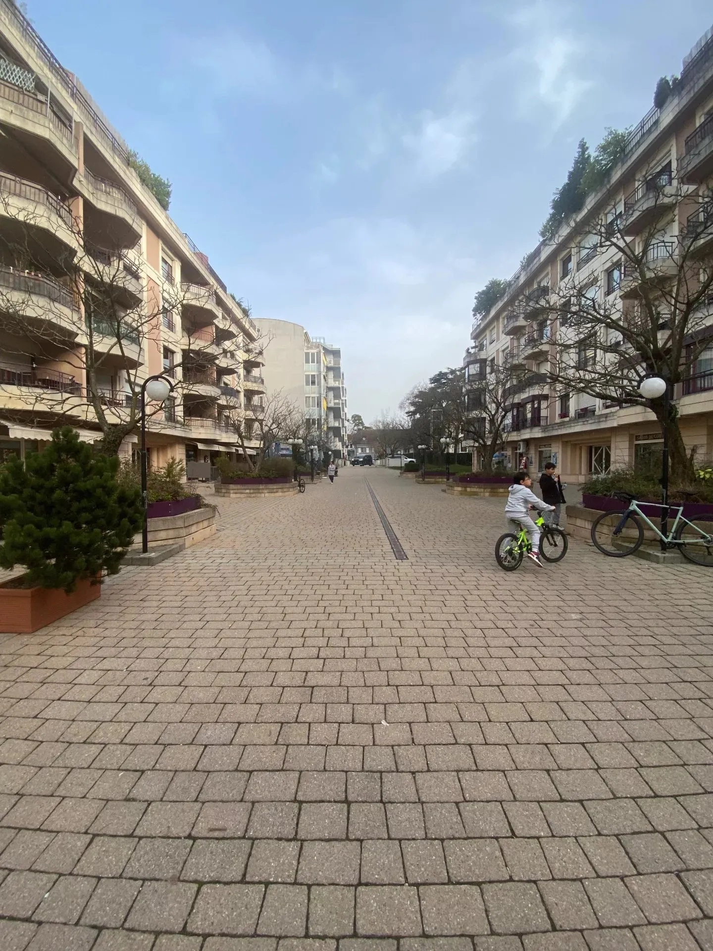 Espace de Bureau Spacieux - Photo 3 sur 13