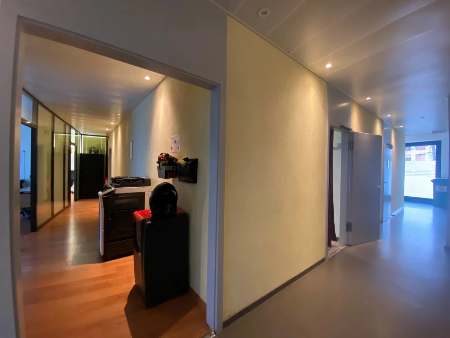 Espace de Bureau Spacieux - Photo 8 sur 13