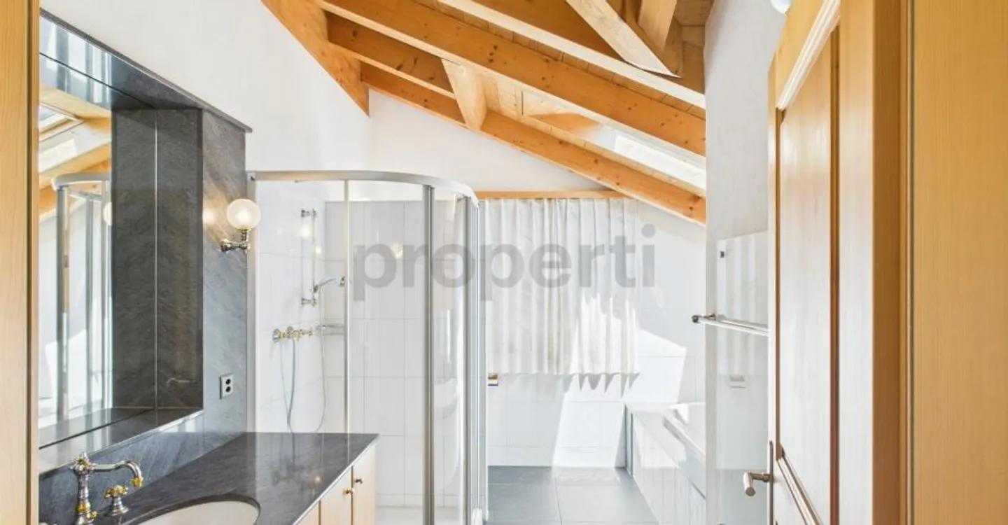 Luxuriöse und elegante 6.5-Zimmer Dachwohnung in Meiringen - Foto 9 di 11