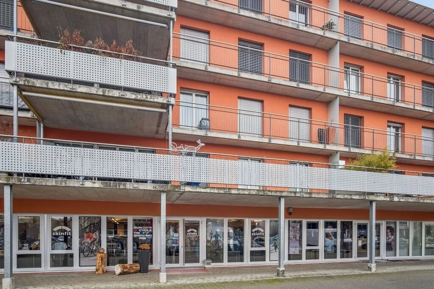 Votre entreprise - notre emplacement @ Dietlikon - Photo 1 sur 9