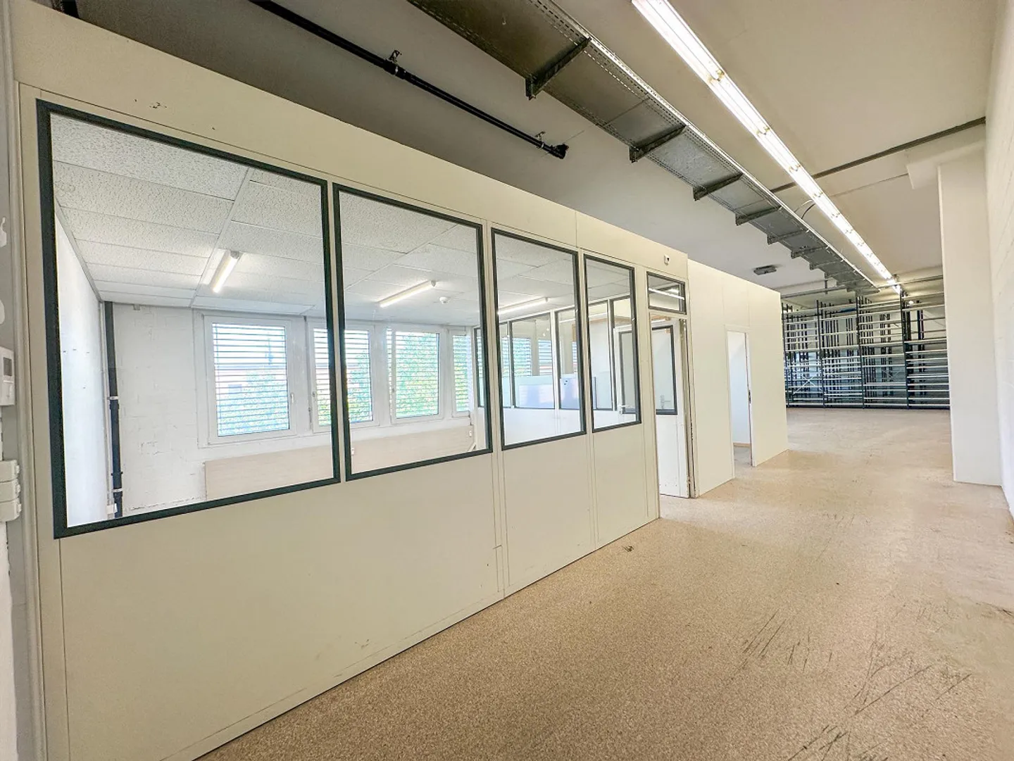 Gewerbefläche mit Büro - Foto 1 von 6