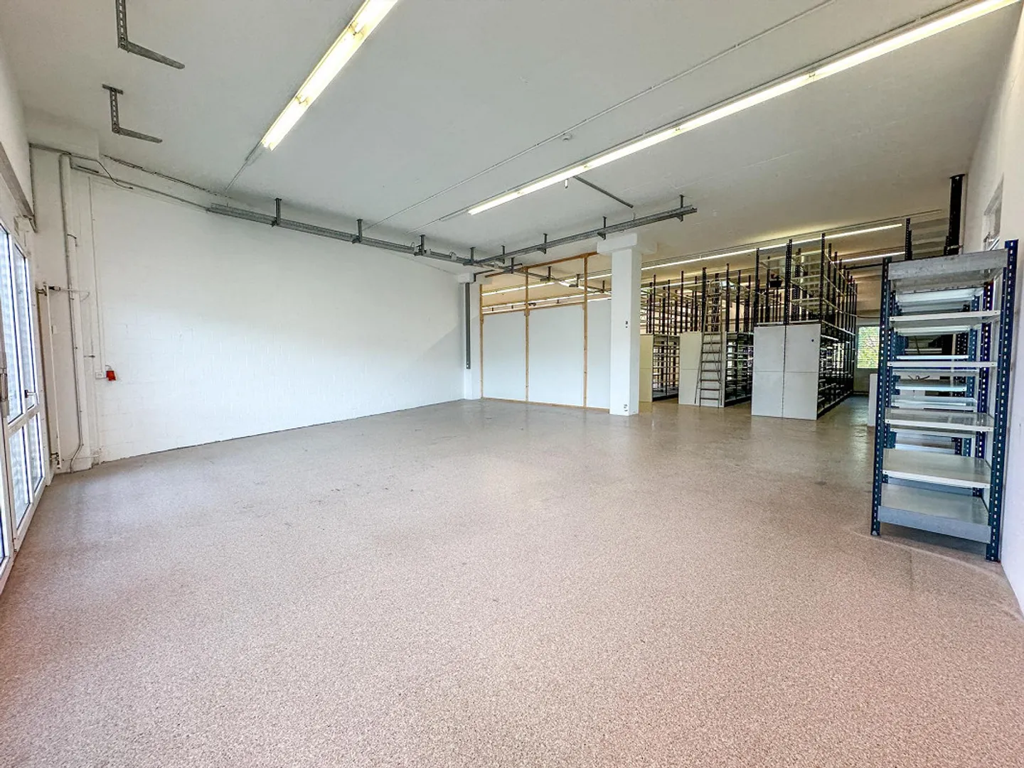 Gewerbefläche mit Büro - Foto 6 von 6