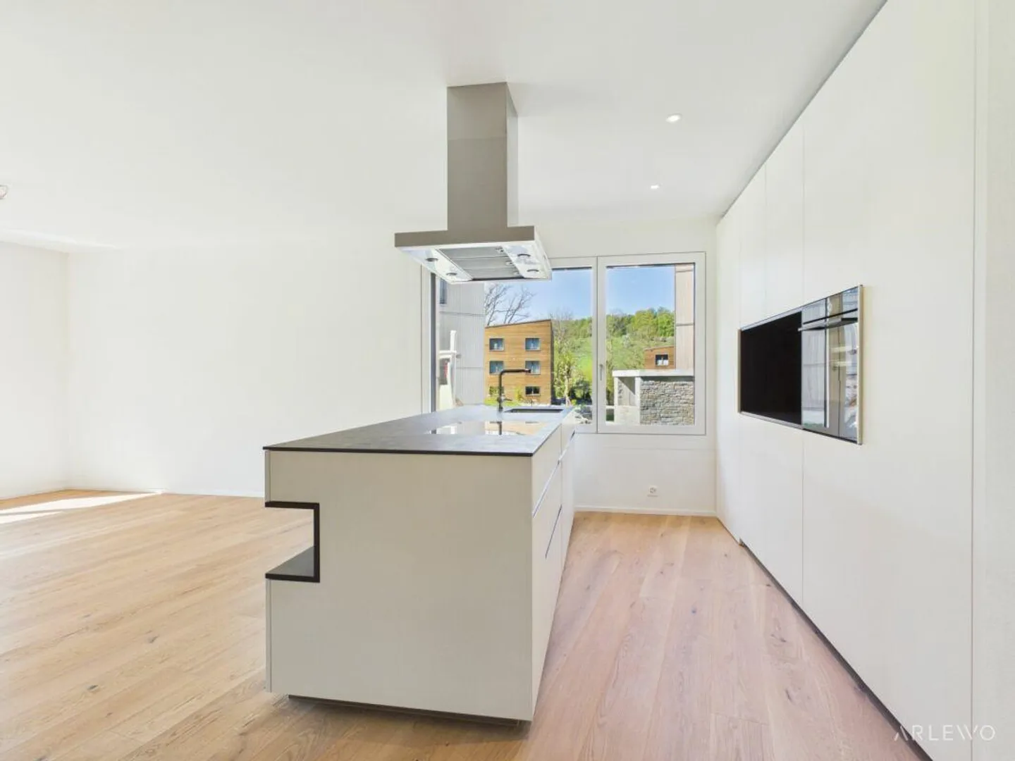 Modern and spacious living concept - Photo 1 of 12