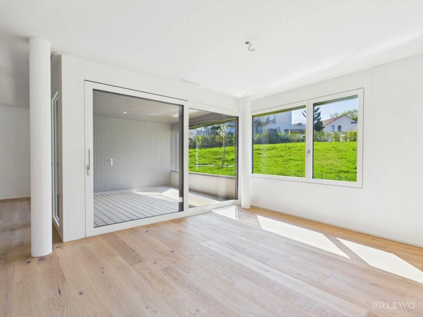 Modern and spacious living concept - Photo 3 of 12