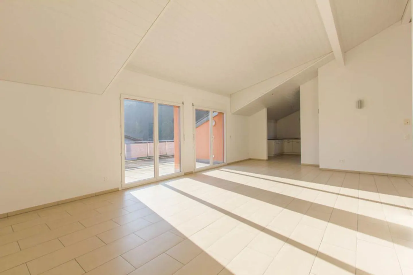 Helle Dachwohnung mit Aussicht - Foto 4 von 16