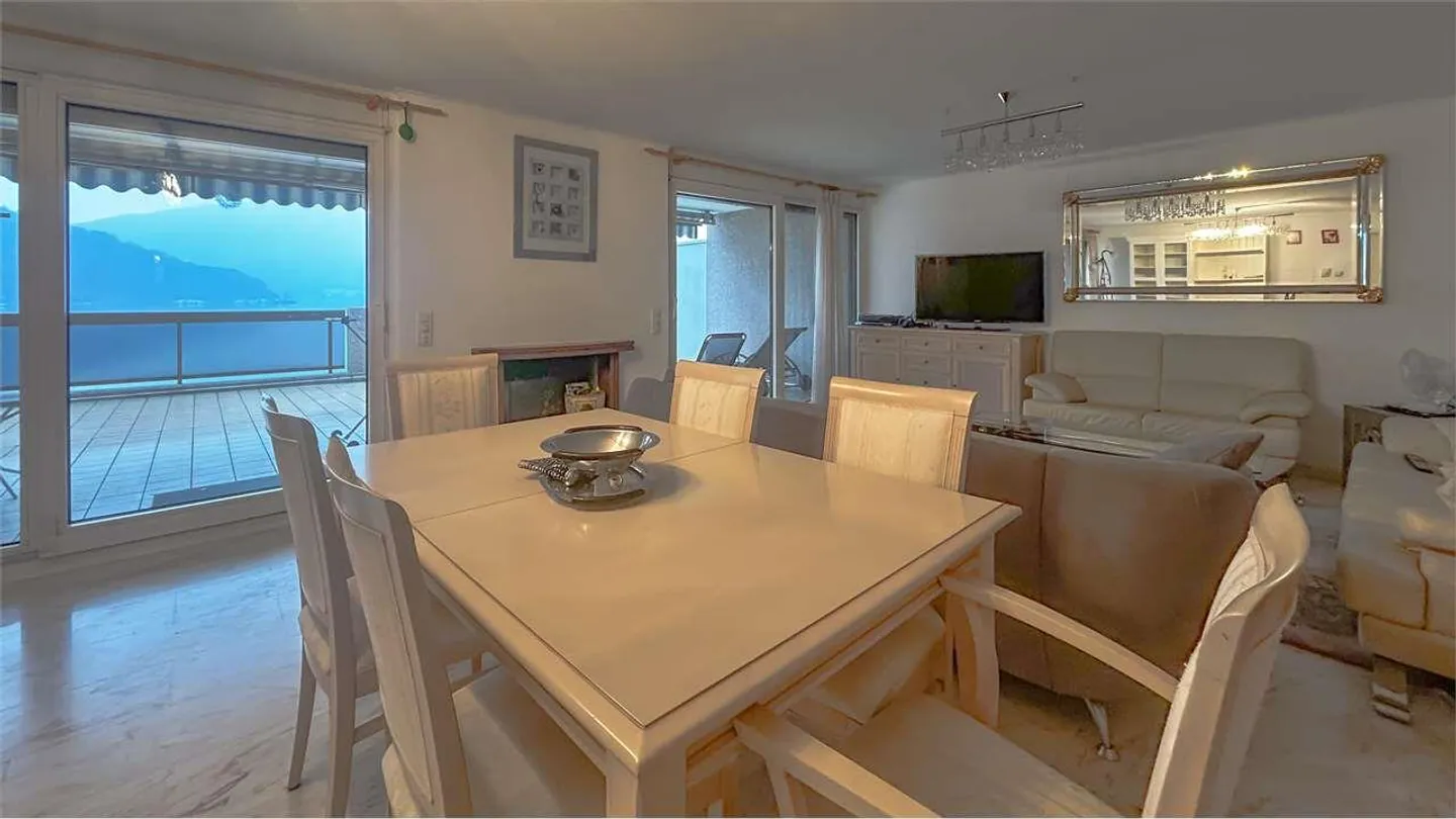 3.5 PIÈCES EN BORD DE LAC AVEC PISCINE - Photo 7 sur 12