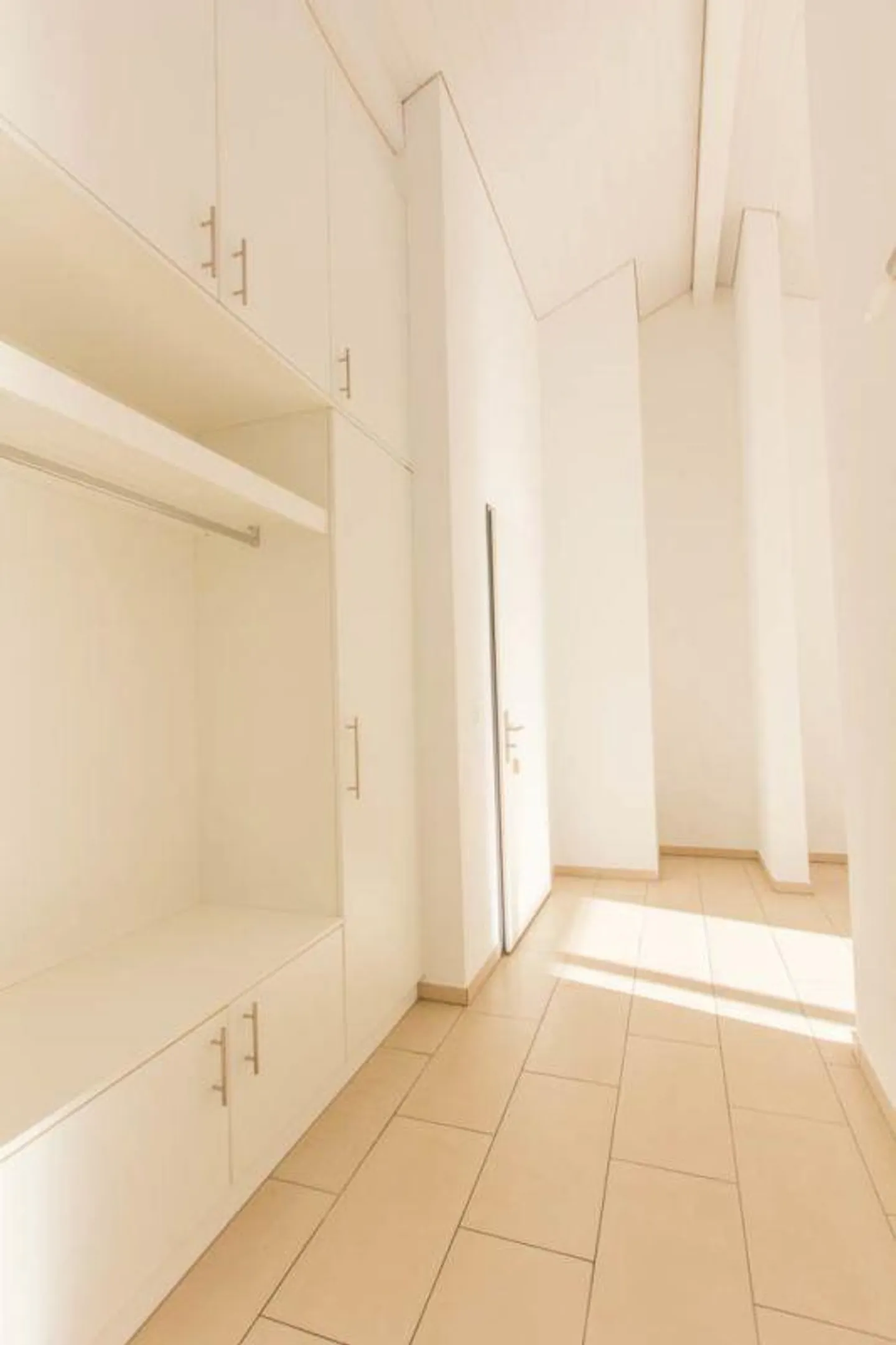 Helle Dachwohnung mit Aussicht - Foto 6 von 16