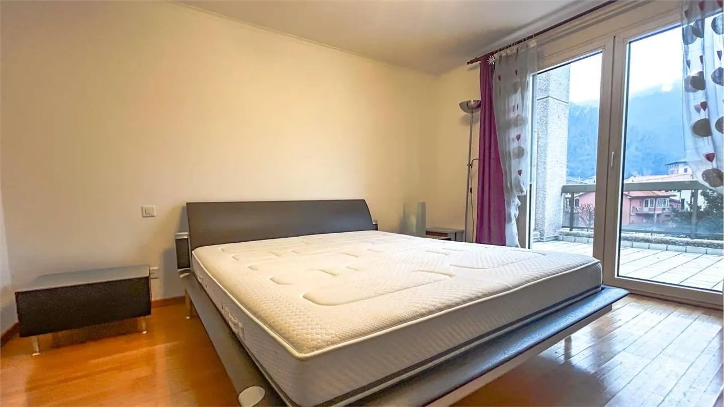 3.5 PIÈCES EN BORD DE LAC AVEC PISCINE - Photo 10 sur 12