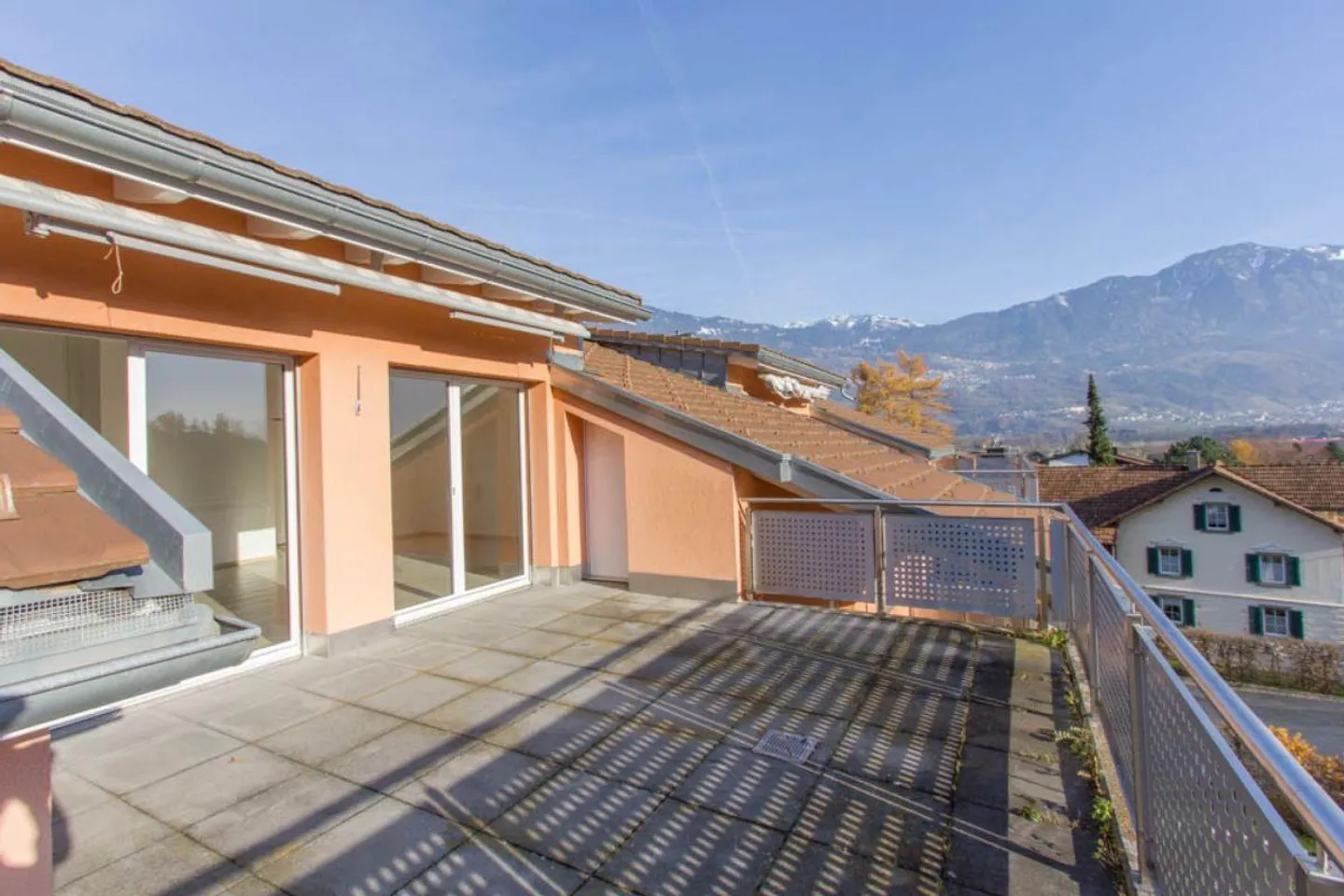 Helle Dachwohnung mit Aussicht - Foto 12 von 16