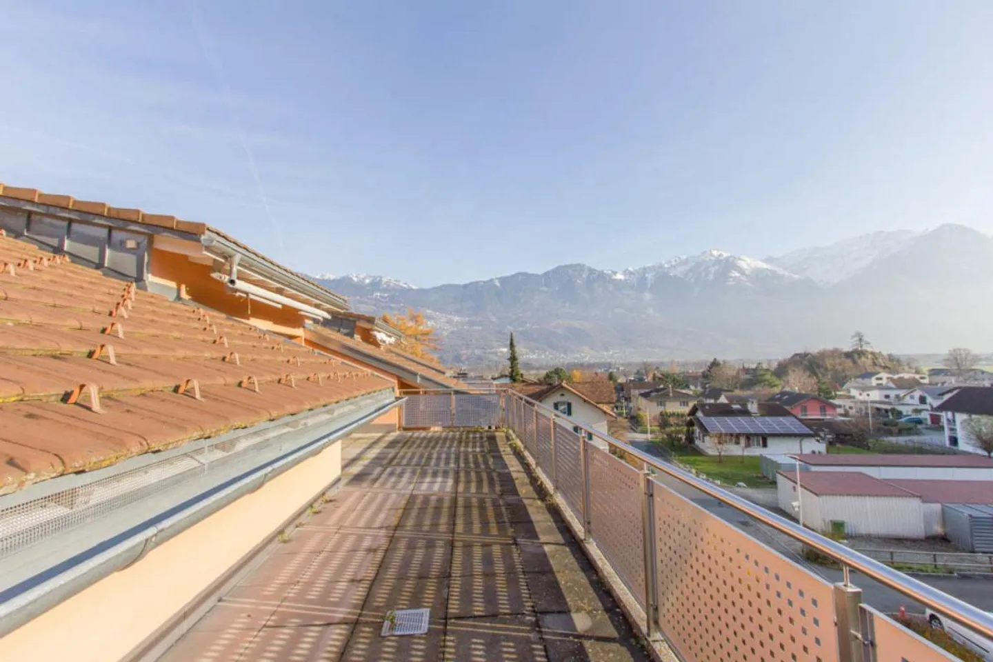 Helle Dachwohnung mit Aussicht - Foto 13 von 16
