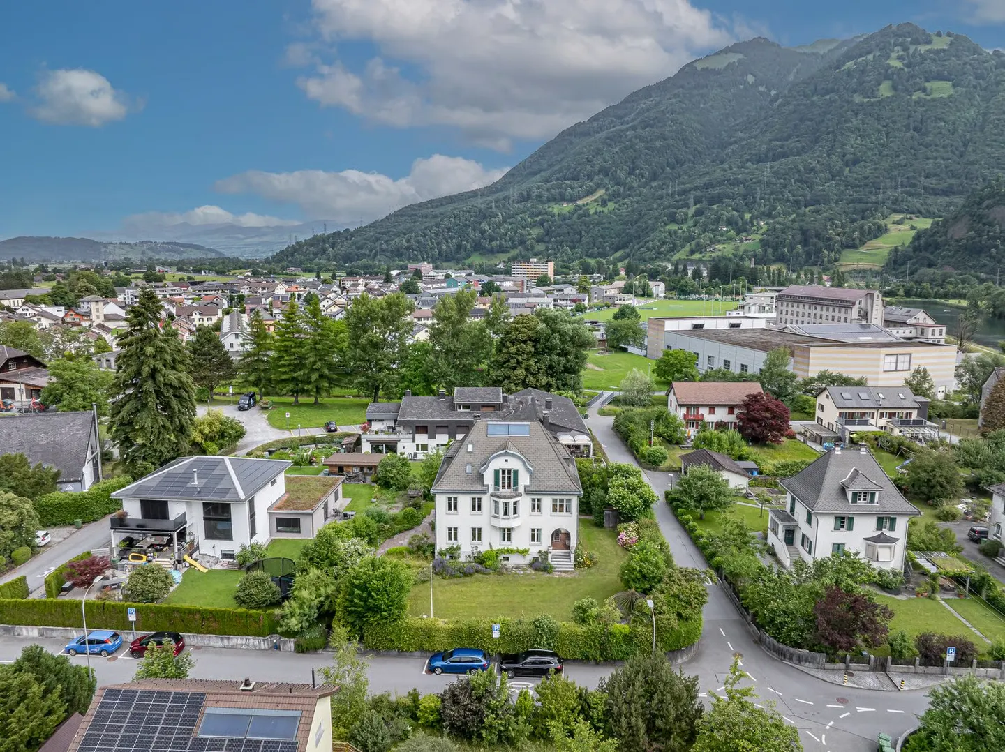 Charming Villa in a Quiet Location in Glarus Nord – Your Dream Home with Mountain View - Photo 2 of 11