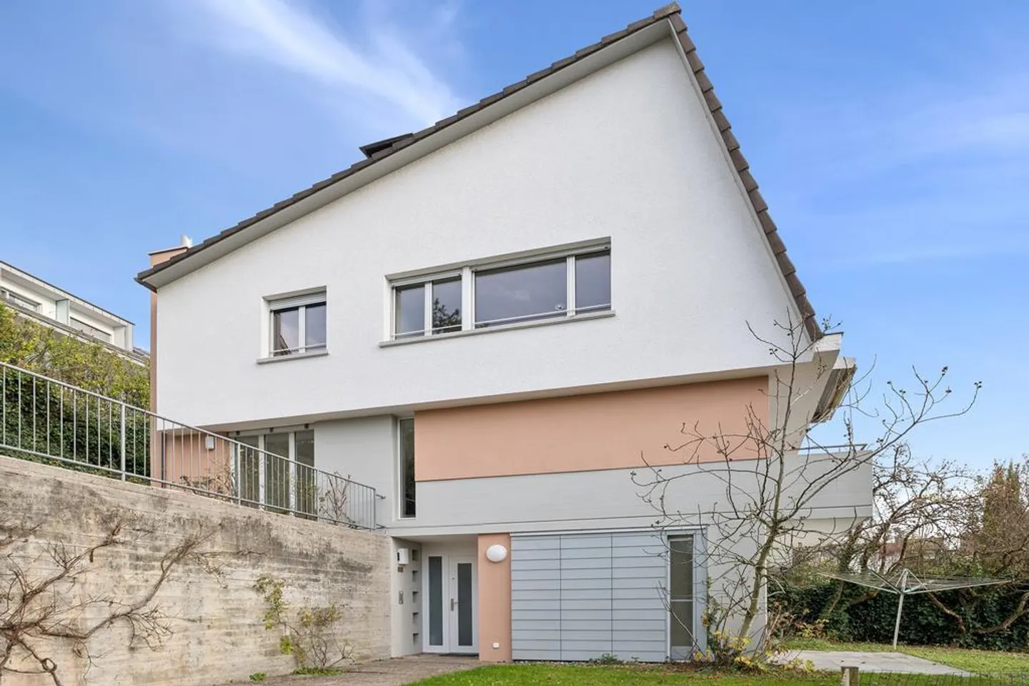 Doppeleinfamilienhaus mit viel Privatsphäre & Blick auf den Zürichsee - Foto 1 von 11