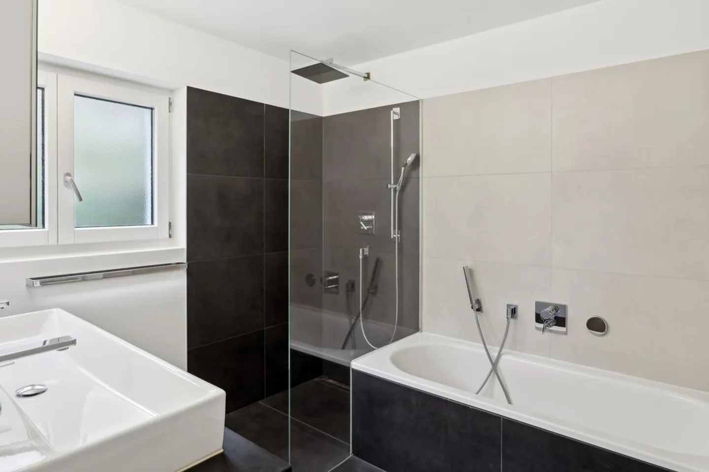 Doppeleinfamilienhaus mit viel Privatsphäre & Blick auf den Zürichsee - Foto 7 von 11