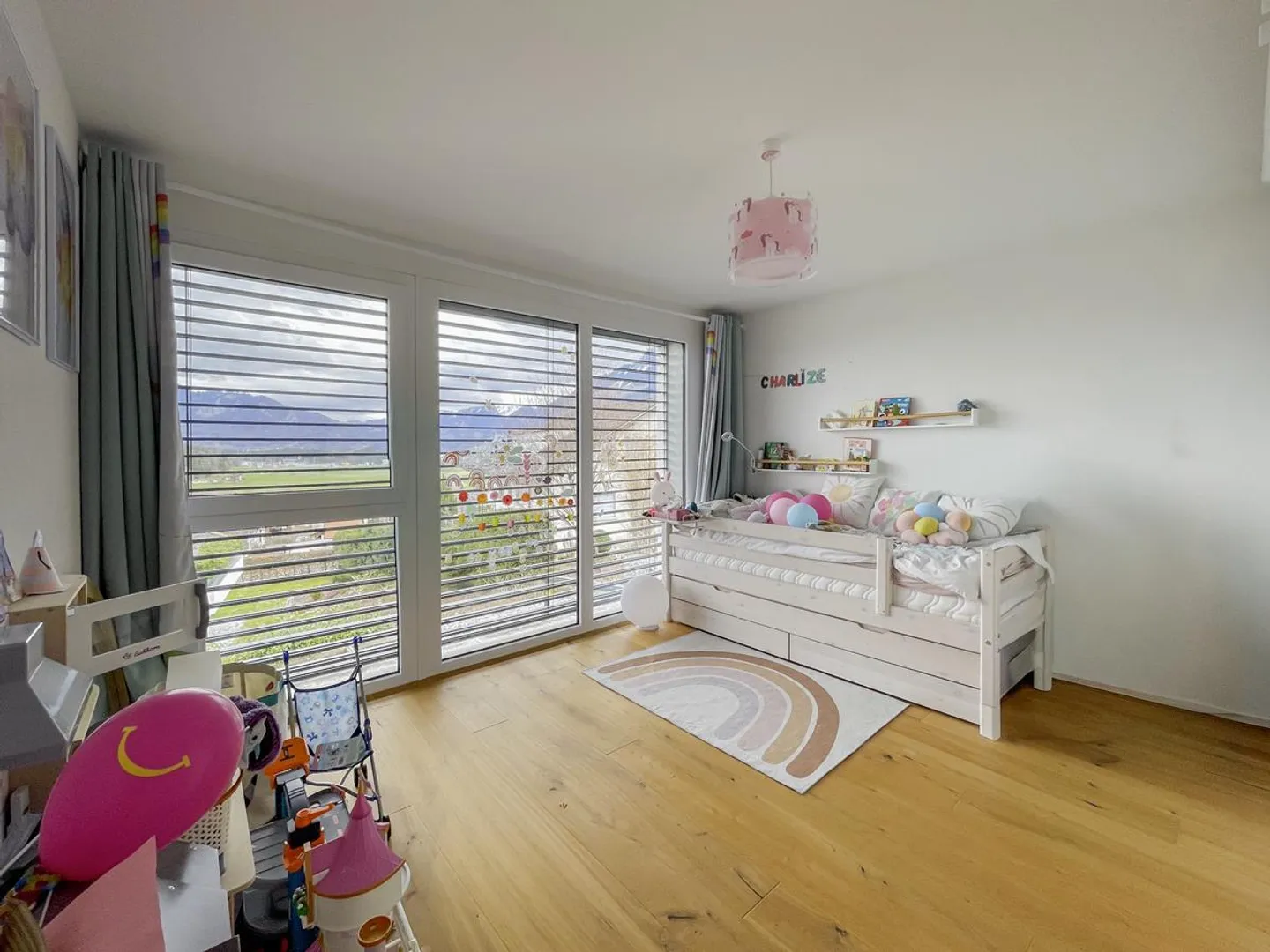 View, Garden and Comfort: Family House in Le Pâquier - Photo 13 of 13