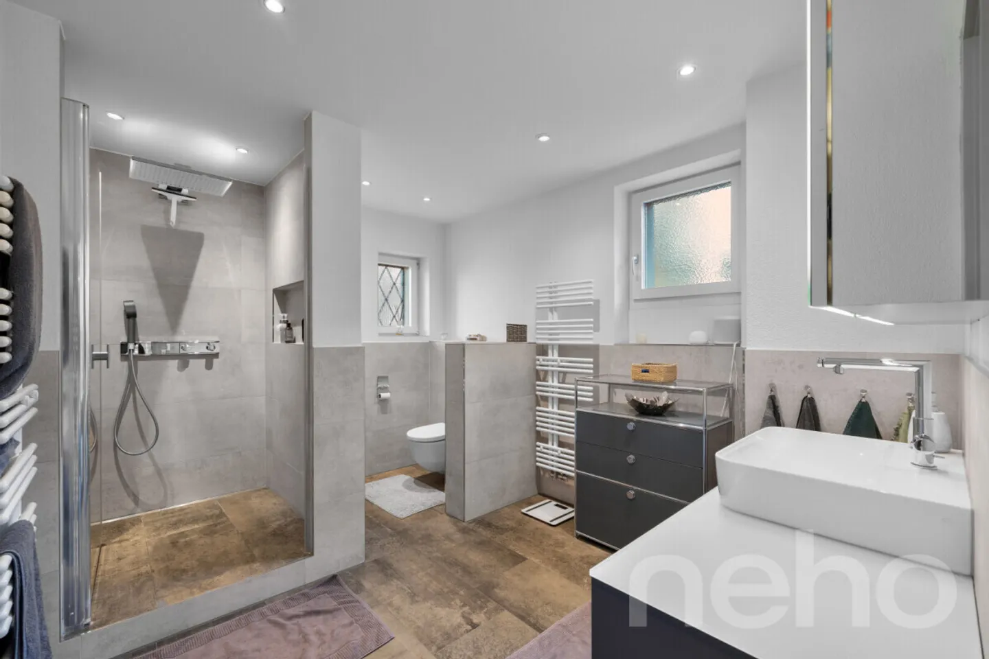 Exclusive 8-Room Villa with Additional Single-Family House on 1,624m² - Photo 10 of 13