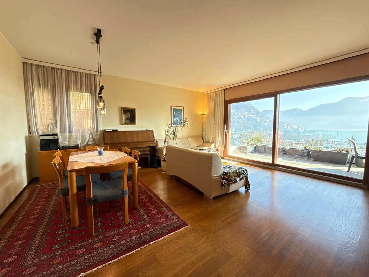 Appartement Charmant avec Vue sur le Lac - Photo 4 sur 16