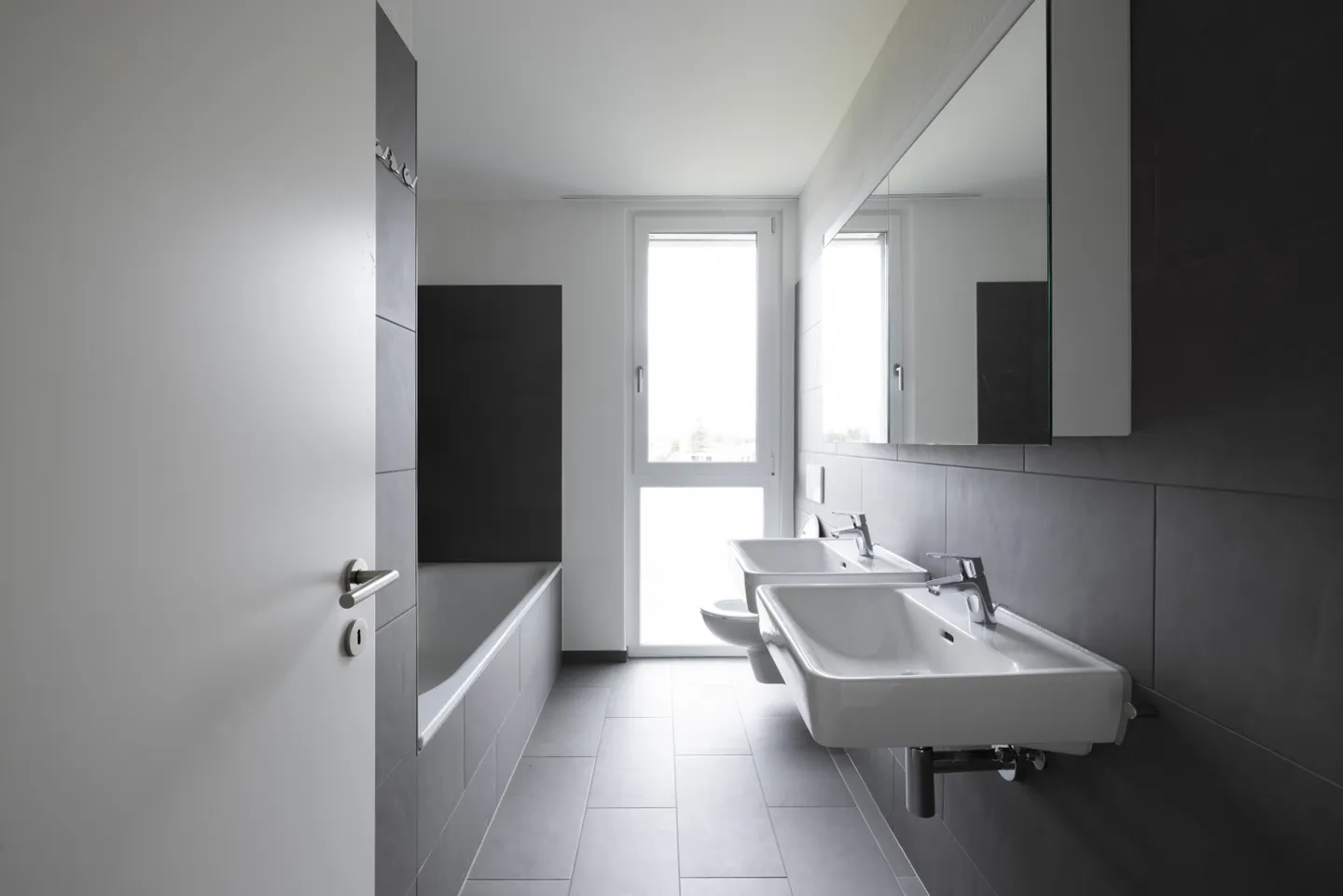 Appartamento moderno con loggia - Foto 4 di 8