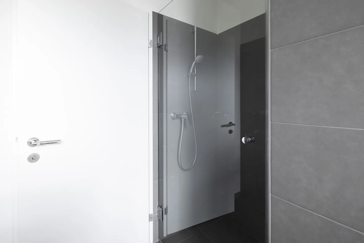Appartamento moderno con loggia - Foto 5 di 8