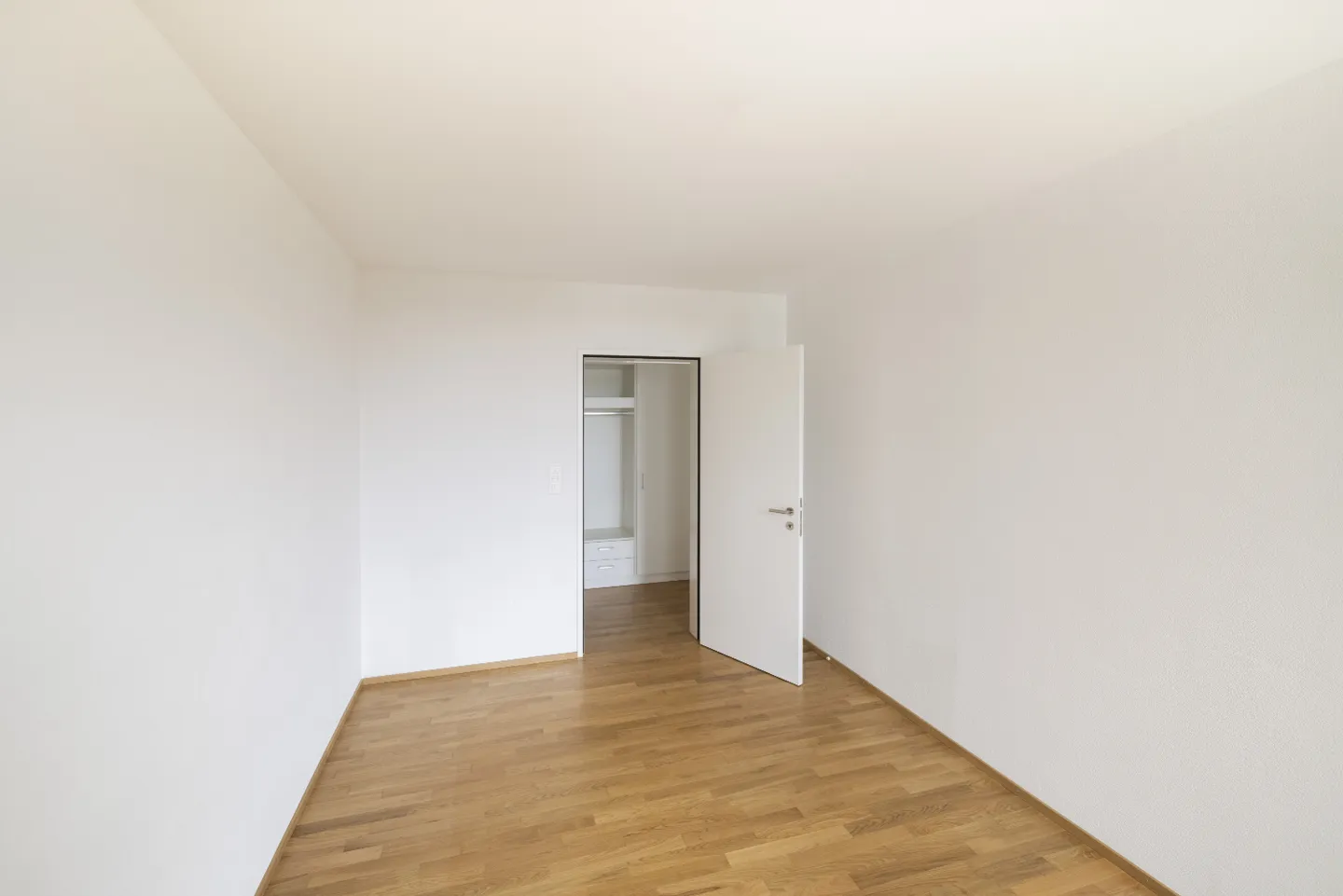 Appartamento moderno con loggia - Foto 6 di 8