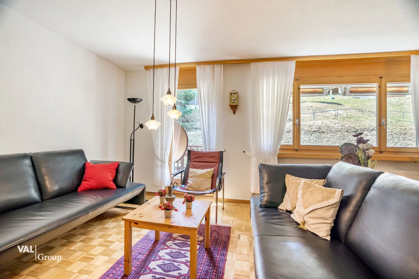 Light-flooded apartment with two balconies and breathtaking views - Photo 2 of 12