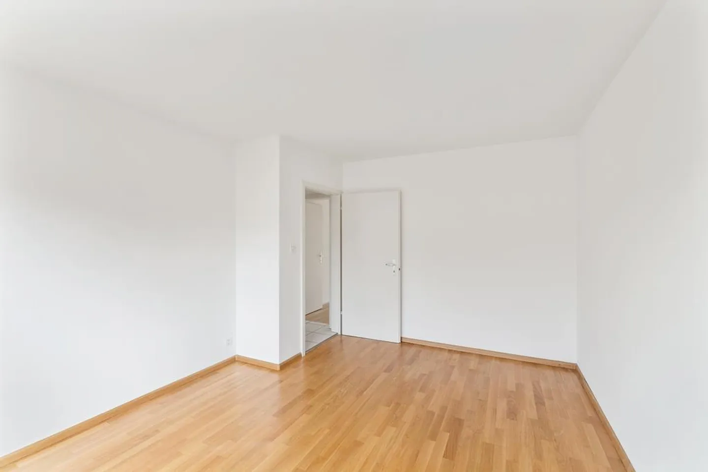 Helle 4-Zimmerwohnung mit Balkon! - Foto 3 von 9