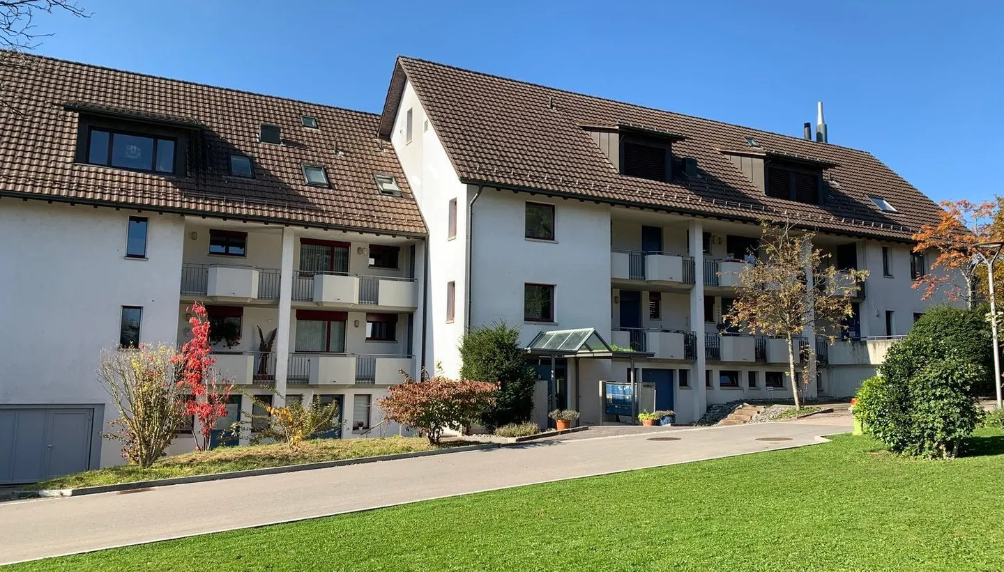 Lichtdurchflutete Dachwohnung mit Galerie - Wohnen über den Dächern von Brütten - Foto 1 von 16