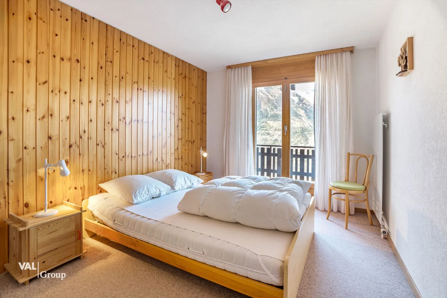 Light-flooded apartment with two balconies and breathtaking views - Photo 8 of 12