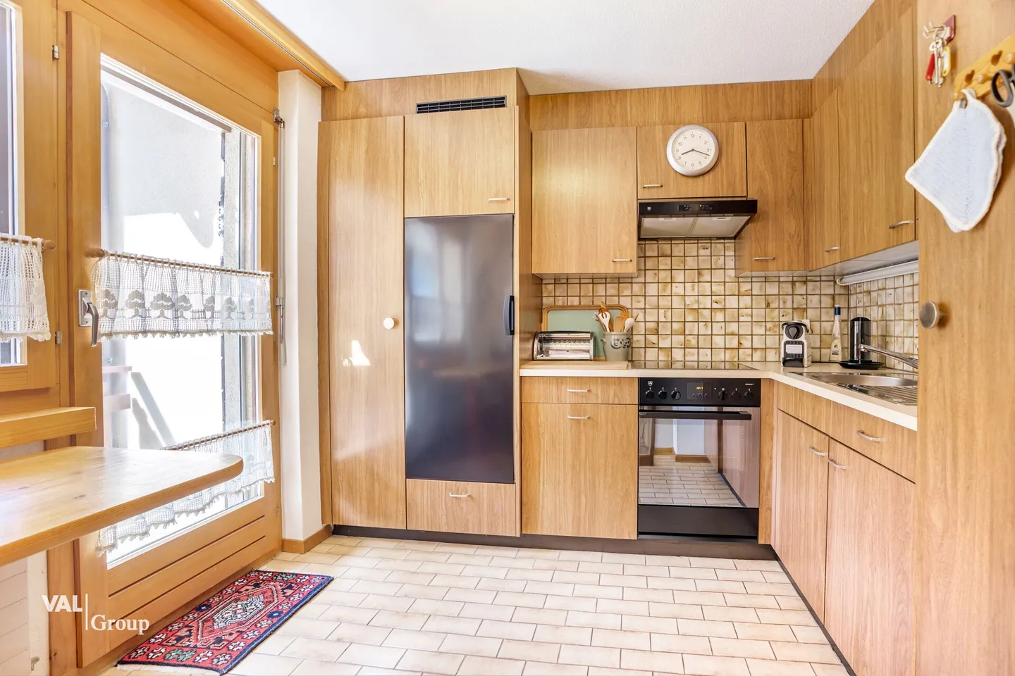 Light-flooded apartment with two balconies and breathtaking views - Photo 6 of 12