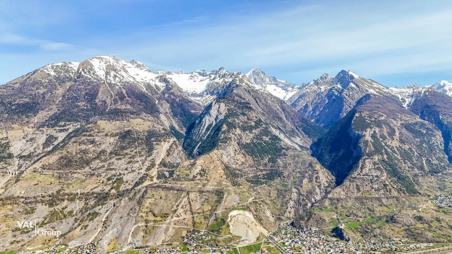 Light-flooded apartment with two balconies and breathtaking views - Photo 11 of 12