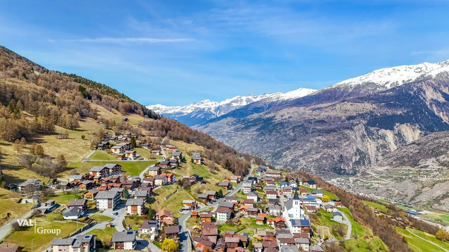 Light-flooded apartment with two balconies and breathtaking views - Photo 12 of 12
