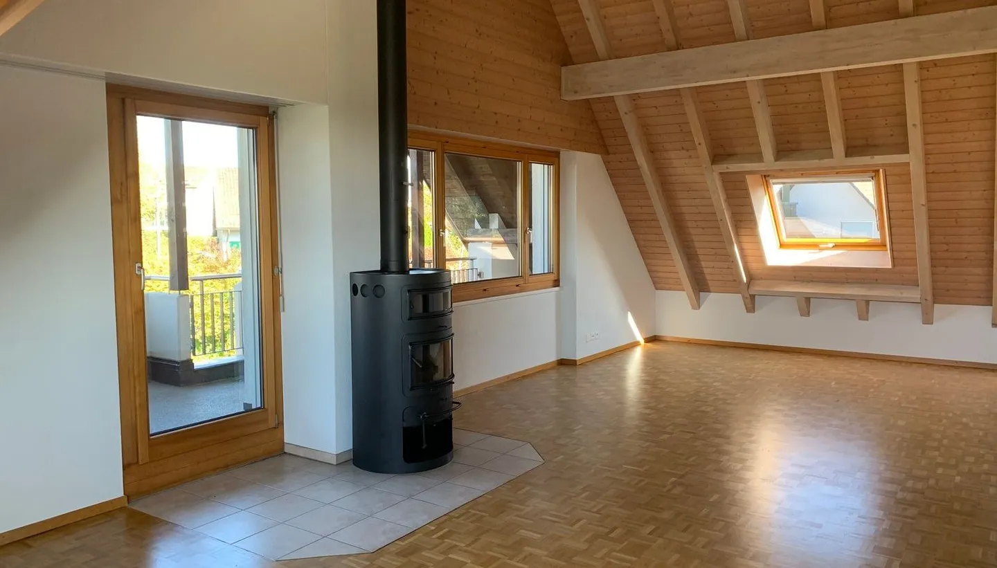 Lichtdurchflutete Dachwohnung mit Galerie - Wohnen über den Dächern von Brütten - Foto 9 von 16