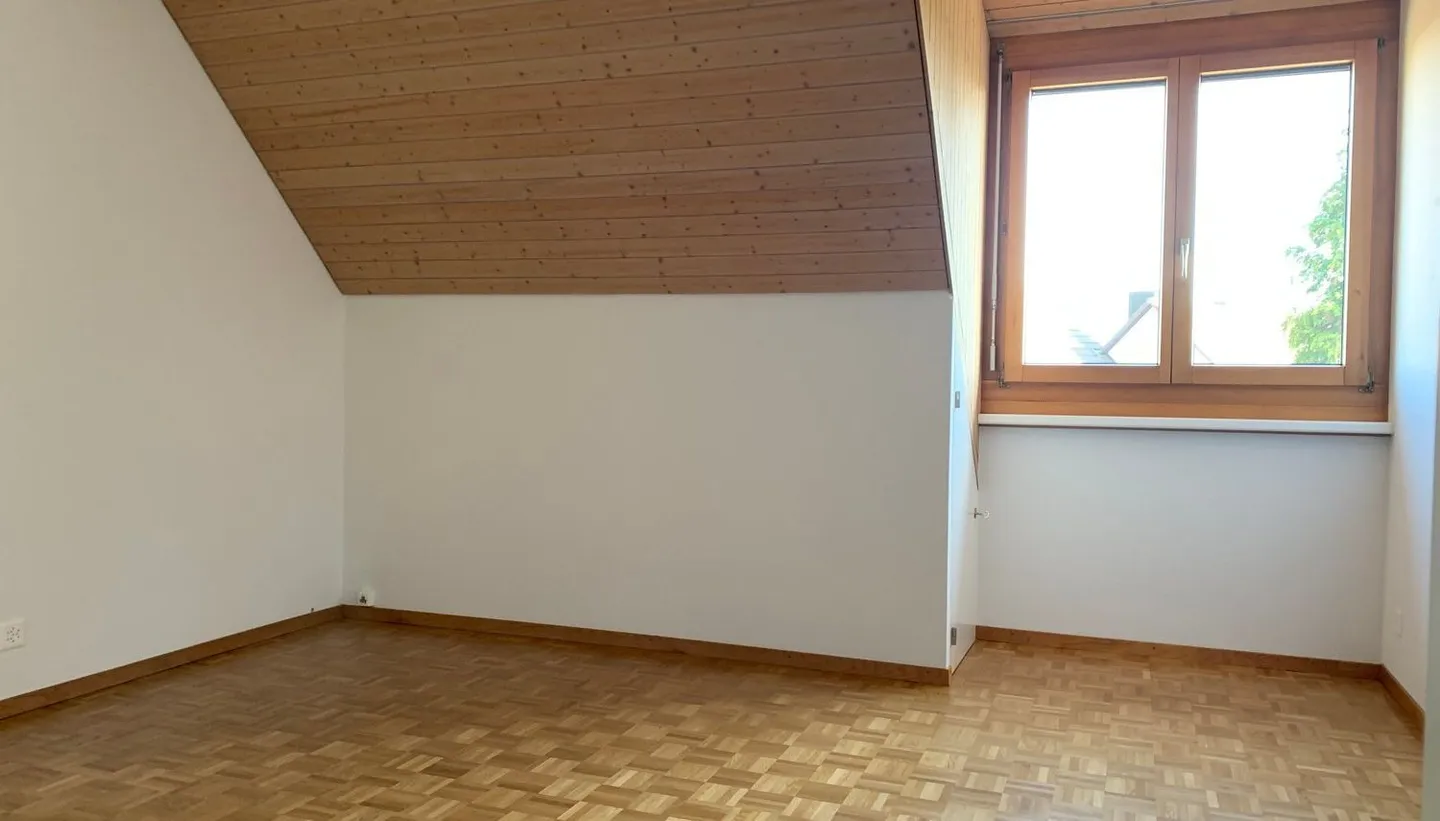 Lichtdurchflutete Dachwohnung mit Galerie - Wohnen über den Dächern von Brütten - Foto 12 von 16