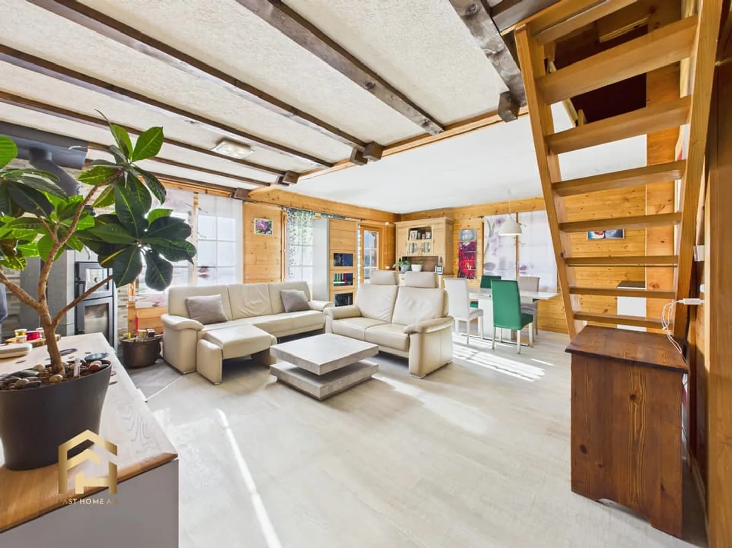 Sonniges Chalet mit Einliegerwohnung und Ausbaupotenzial - Foto 3 di 13