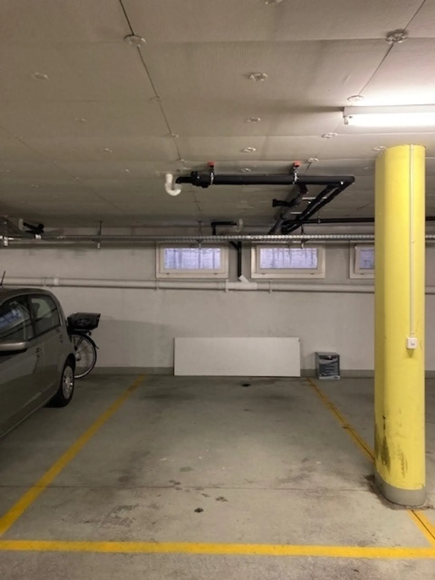 Place de parking à louer - au centre près de NKB, Christen Beck - Photo 1 sur 1