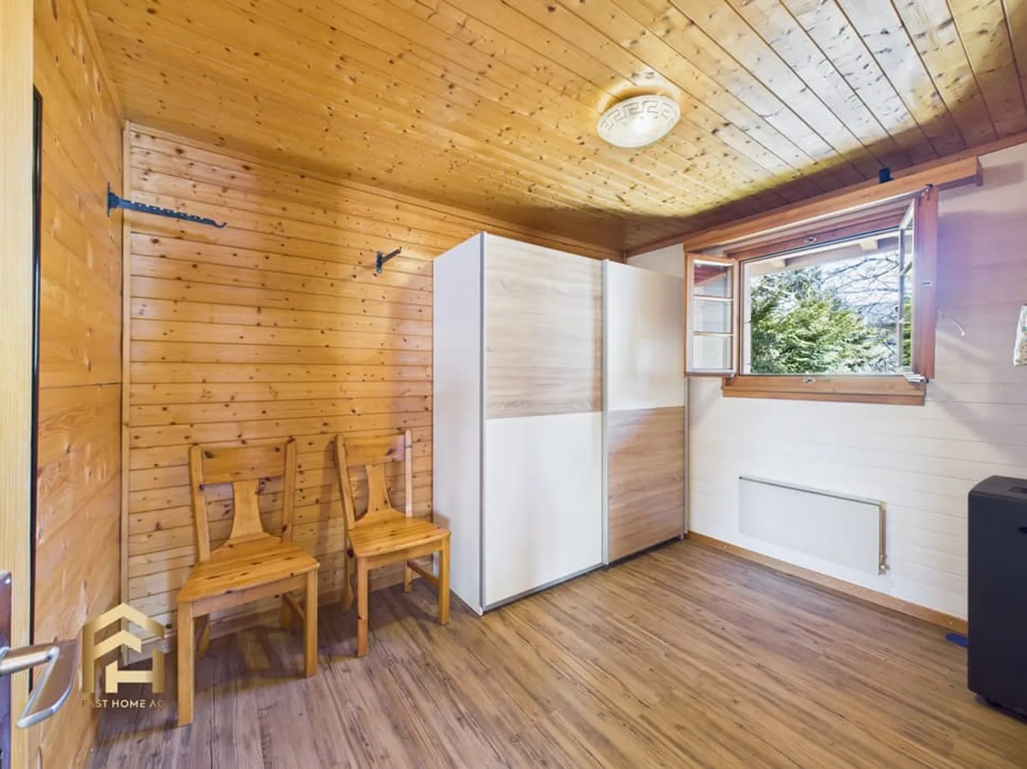 Sonniges Chalet mit Einliegerwohnung und Ausbaupotenzial - Foto 8 di 13