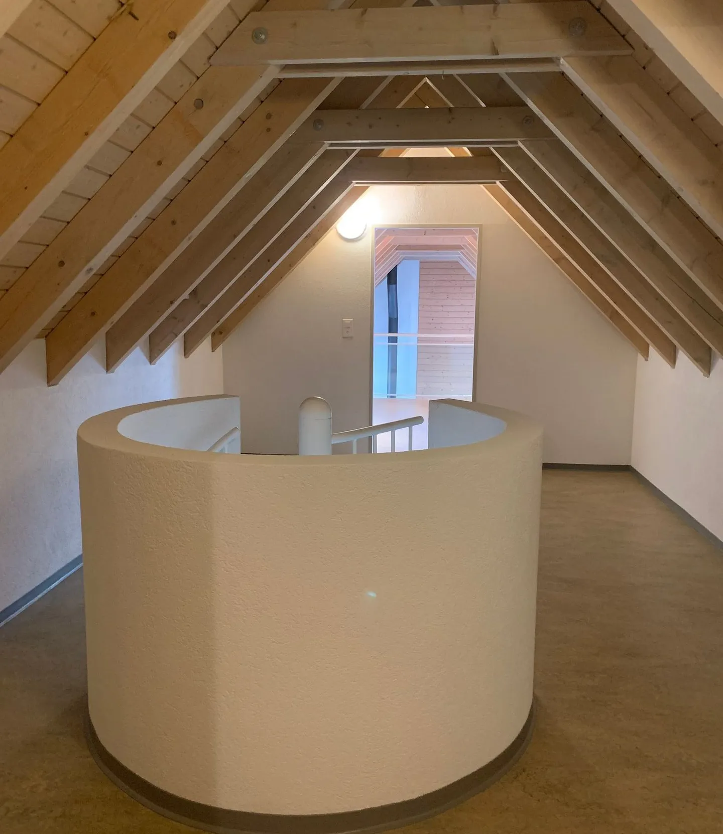 Lichtdurchflutete Dachwohnung mit Galerie - Wohnen über den Dächern von Brütten - Foto 13 von 16