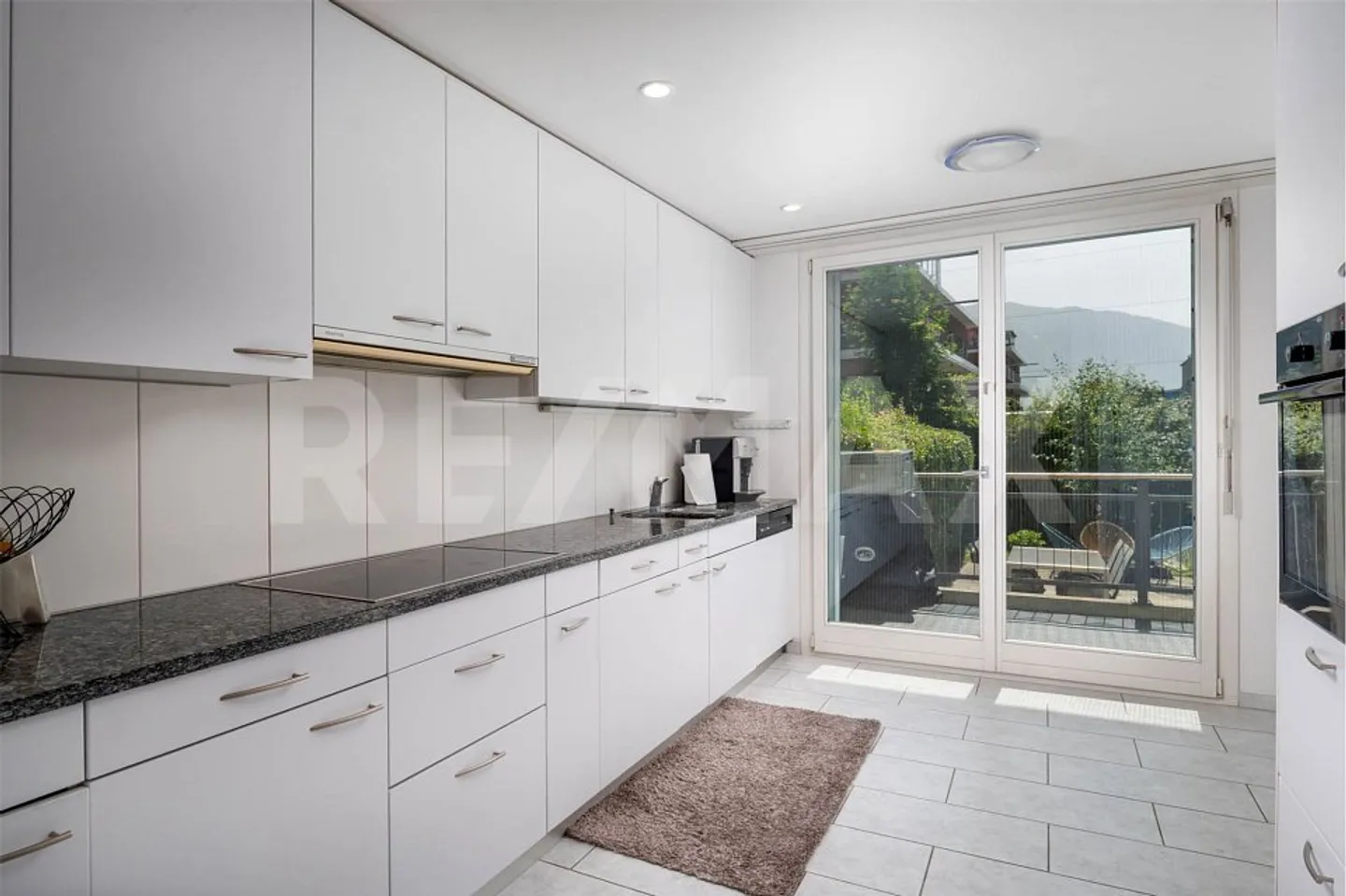 Grosse 5.5 Zimmer-Maisonettewohnung mit gepflegtem Garten und Privatsphäre! - Foto 7 di 13