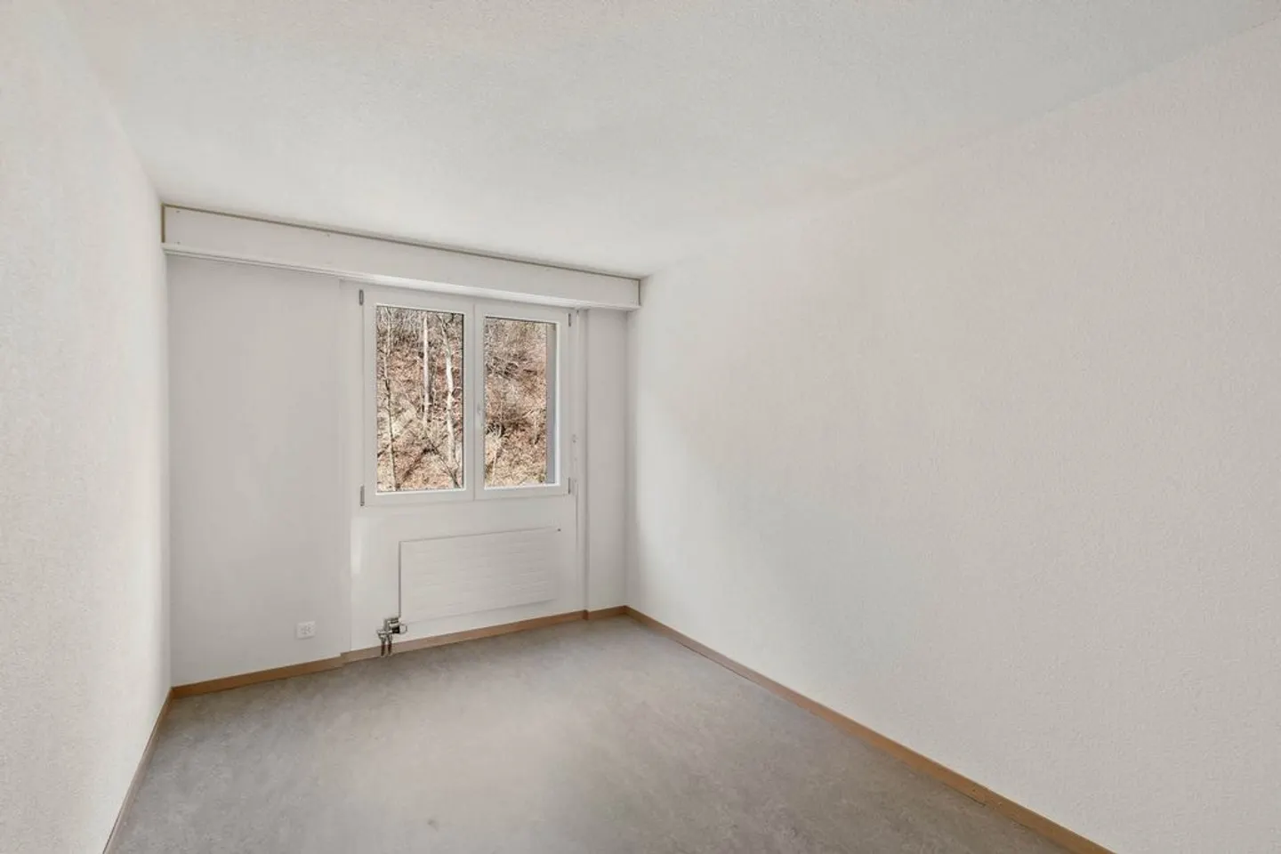 Modern Apartment in Family Area - Photo 7 of 12