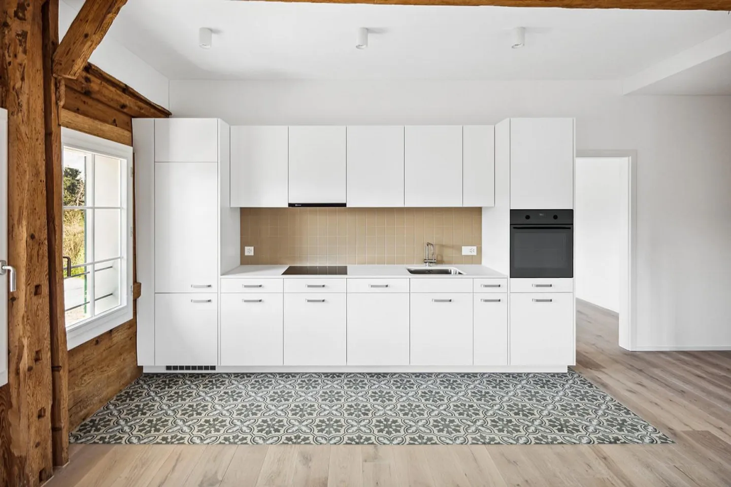 Like-new 2.5-room apartment in a historic building - Photo 3 of 9