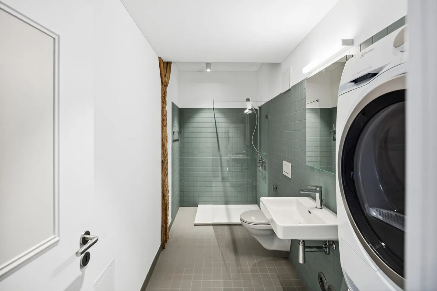 Like-new 2.5-room apartment in a historic building - Photo 4 of 9