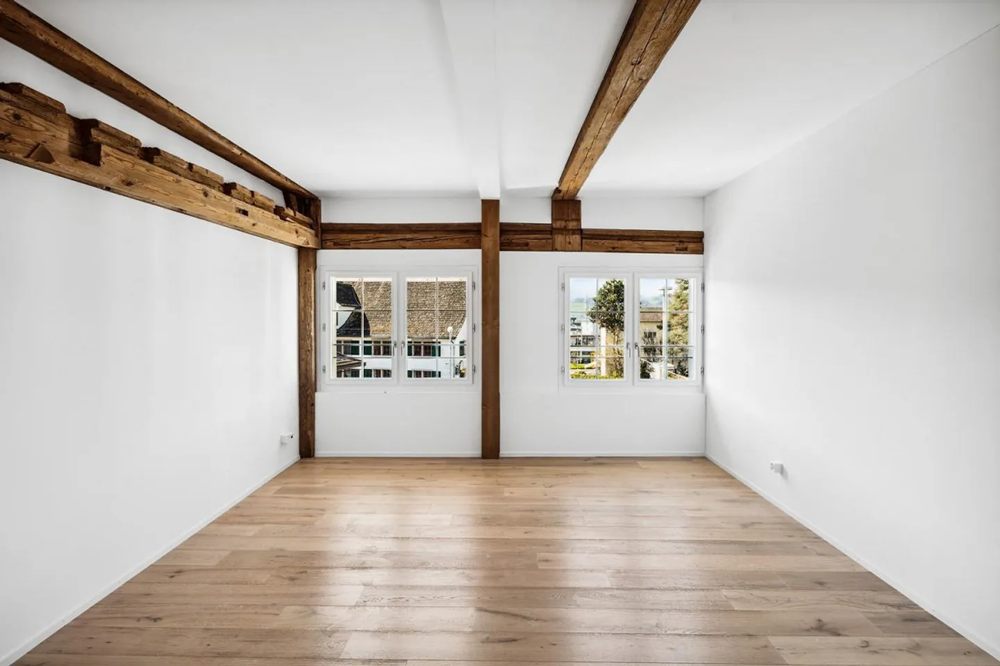 Like-new 2.5-room apartment in a historic building - Photo 5 of 9