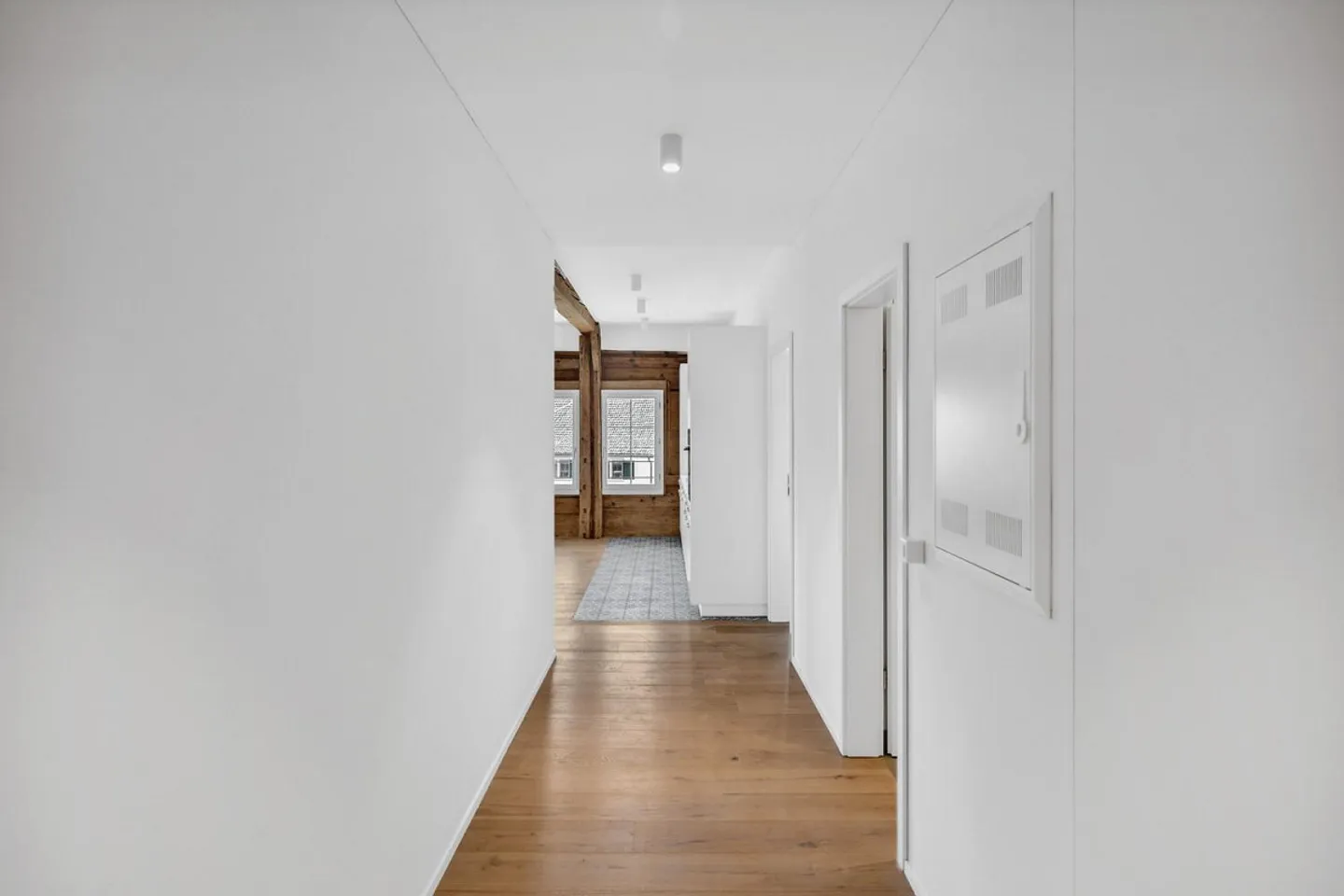 Like-new 2.5-room apartment in a historic building - Photo 6 of 9