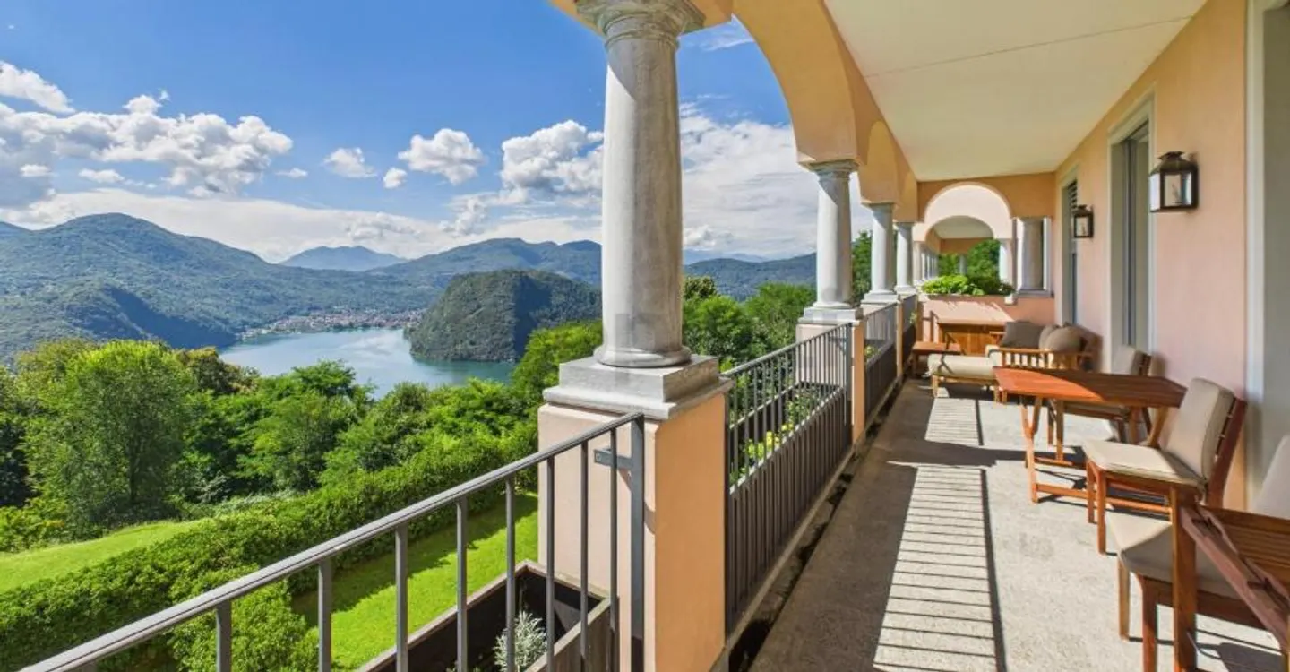 Luxury property with lake view and exclusive services in a 5-star resort - Photo 5 of 12
